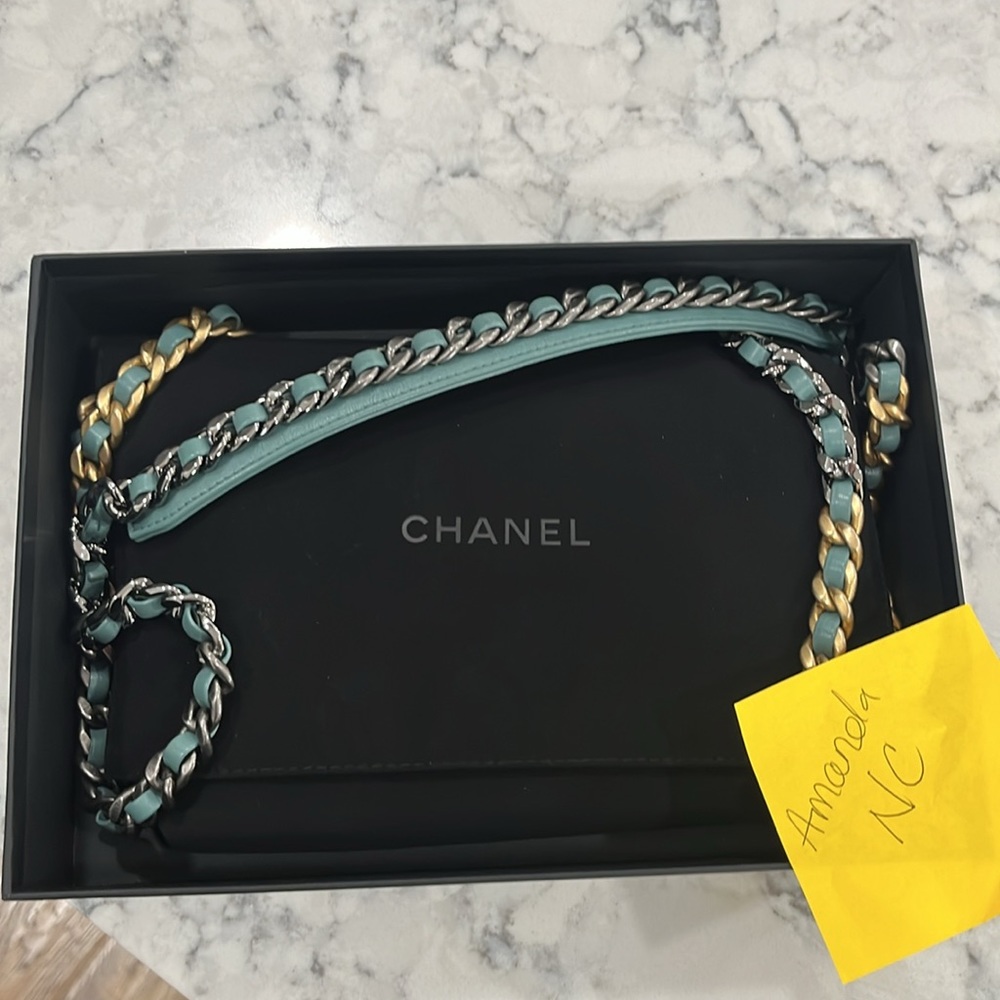 Chanel 19 WOC - Picture 11 of 11